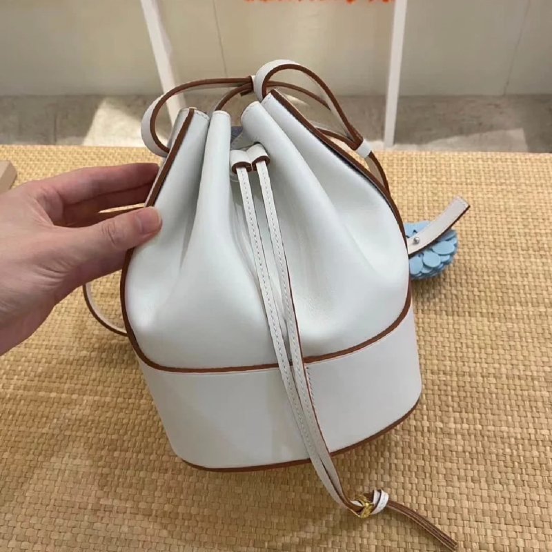 Loewe Mini 迷你納帕 Nappa 小牛皮氣球包 白色-0