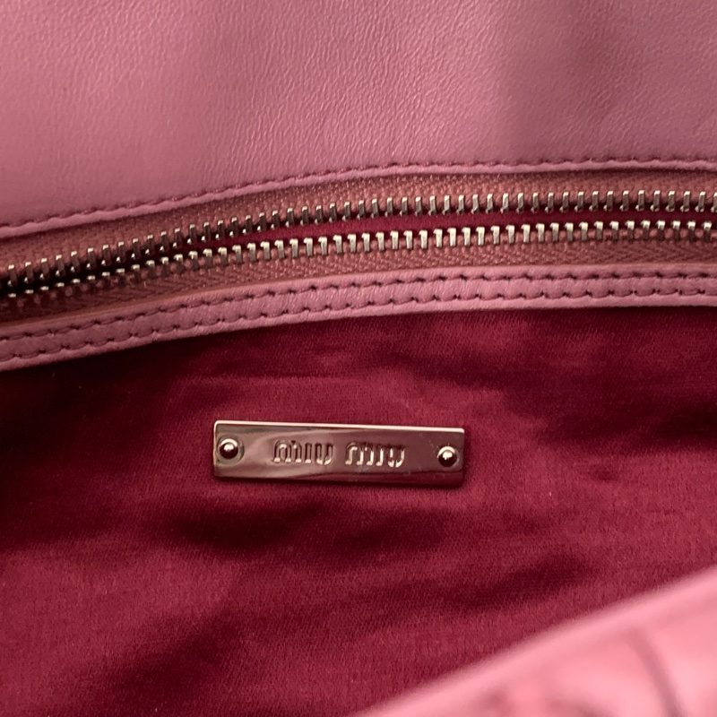 粉色旋風~Miu Miu 經典水晶背帶皺摺皮包-9