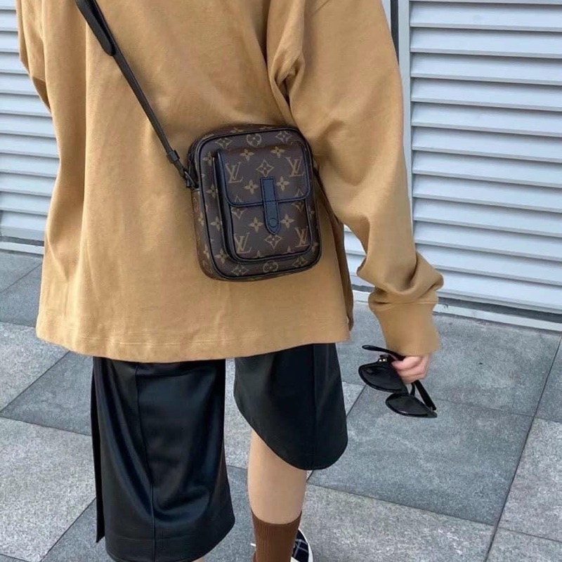 極新 LV christopher 斜背包 男女皆宜 相機包Louis Vuitton M69404-0
