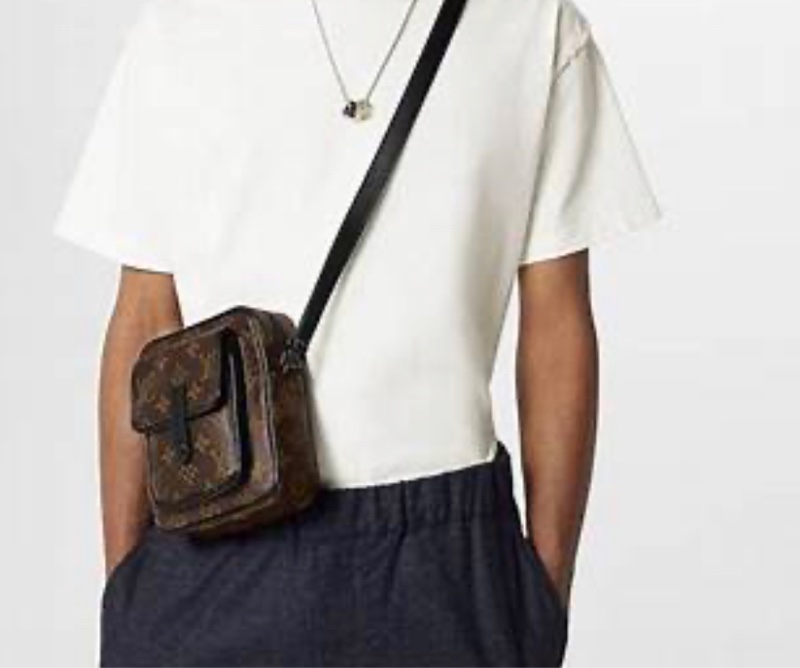 極新 LV christopher 斜背包 男女皆宜 相機包Louis Vuitton M69404-4