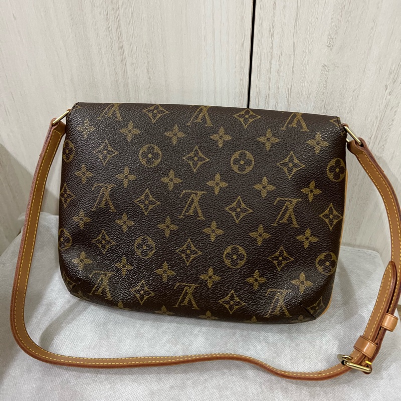 Lv側背橫式王菲包-1