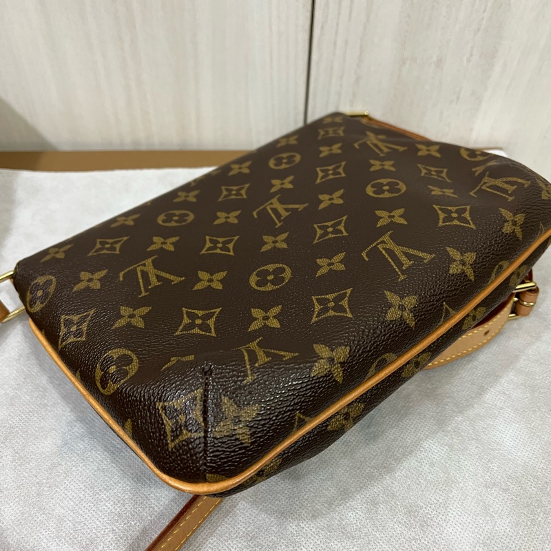 Lv側背橫式王菲包-2