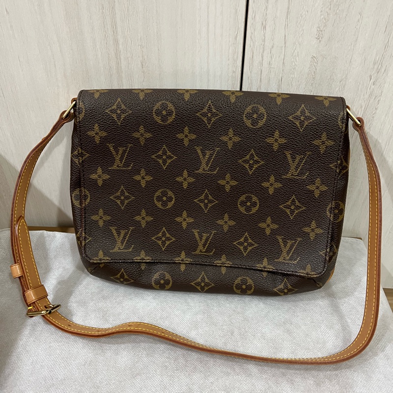 Lv側背橫式王菲包-6