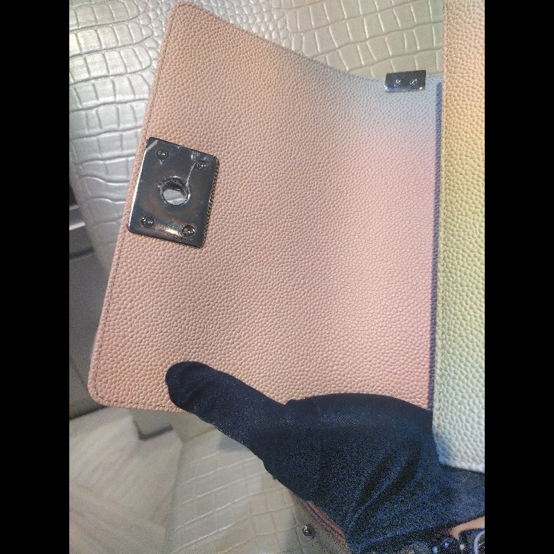 Chanel 限量版粉彩荔枝皮Boy包 （20cm）-19