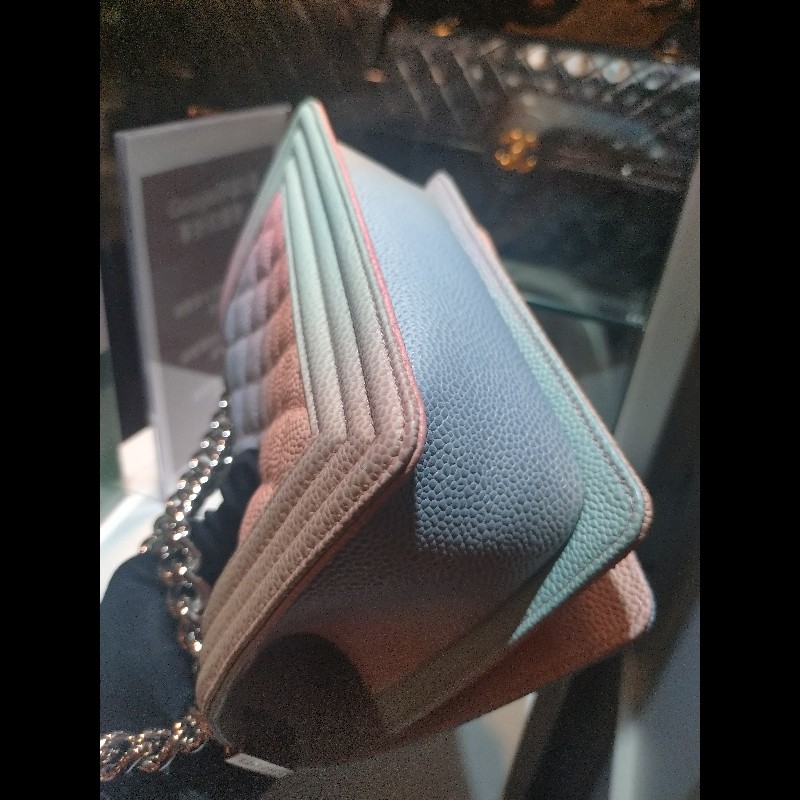 Chanel 限量版粉彩荔枝皮Boy包 （20cm）-16