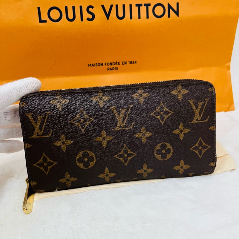 LV 經典花紋拉鍊長夾-0