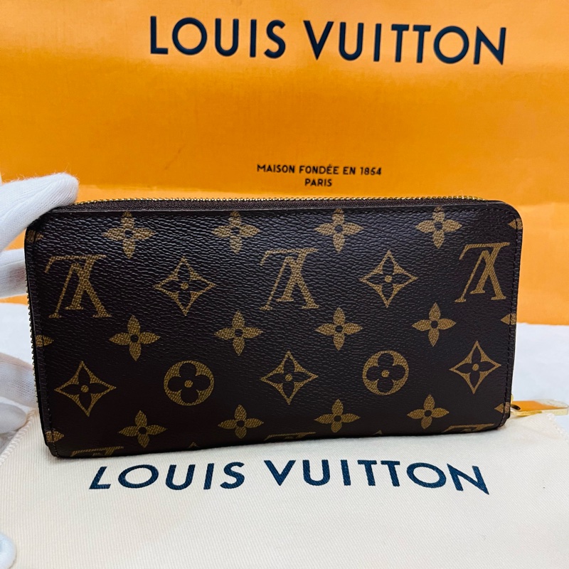 LV 經典花紋拉鍊長夾-1
