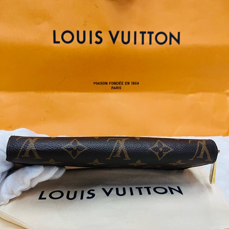 LV 經典花紋拉鍊長夾-2