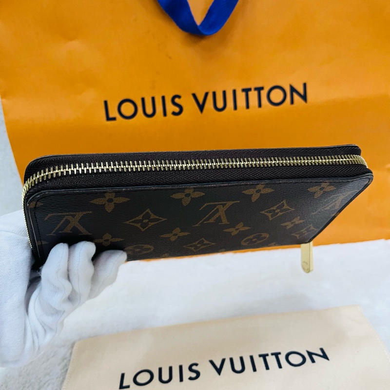 LV 經典花紋拉鍊長夾-3