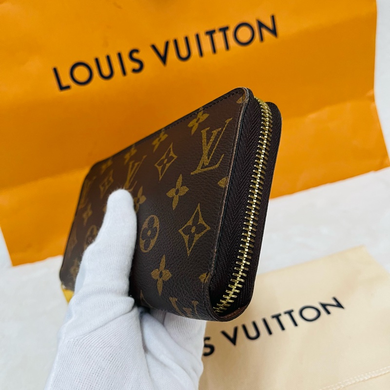LV 經典花紋拉鍊長夾-5