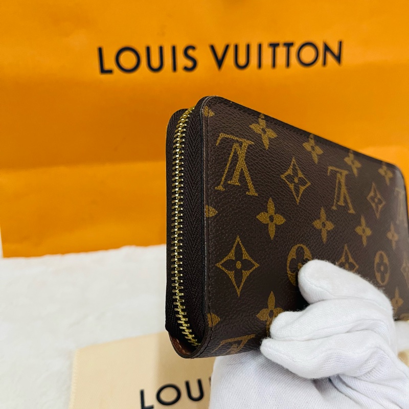 LV 經典花紋拉鍊長夾-6