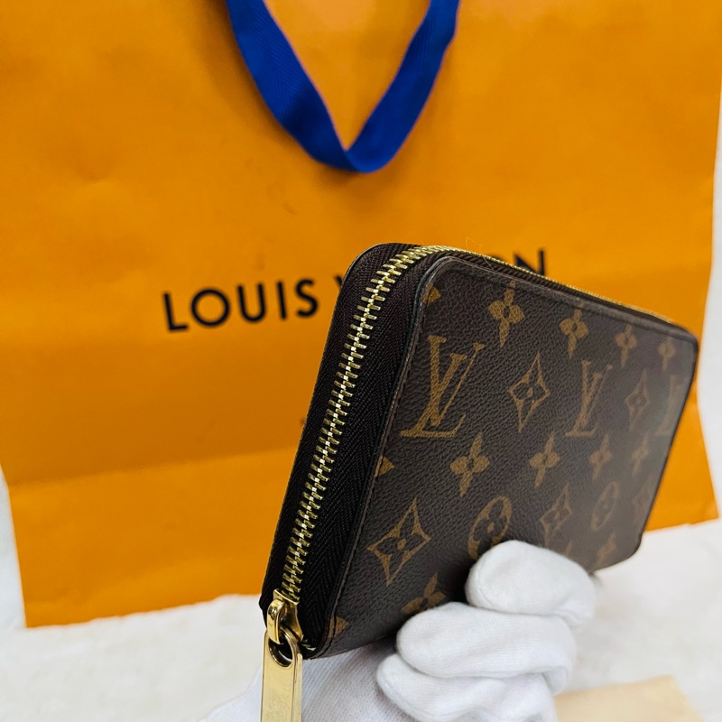 LV 經典花紋拉鍊長夾-8