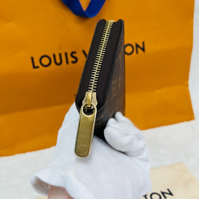 LV 經典花紋拉鍊長夾-9