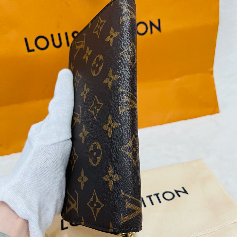 LV 經典花紋拉鍊長夾-10