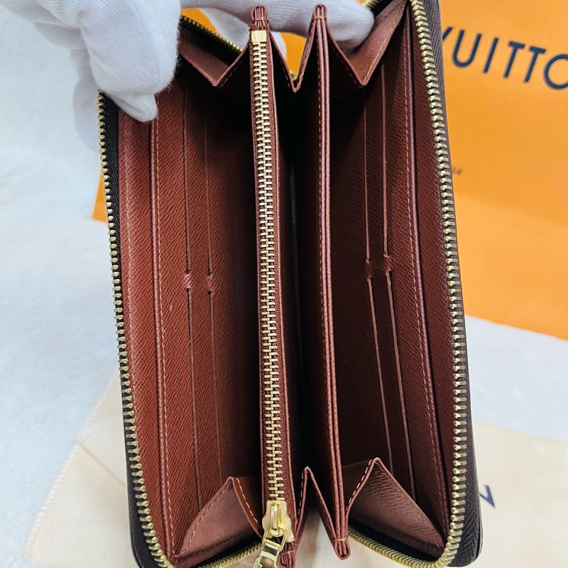LV 經典花紋拉鍊長夾-12