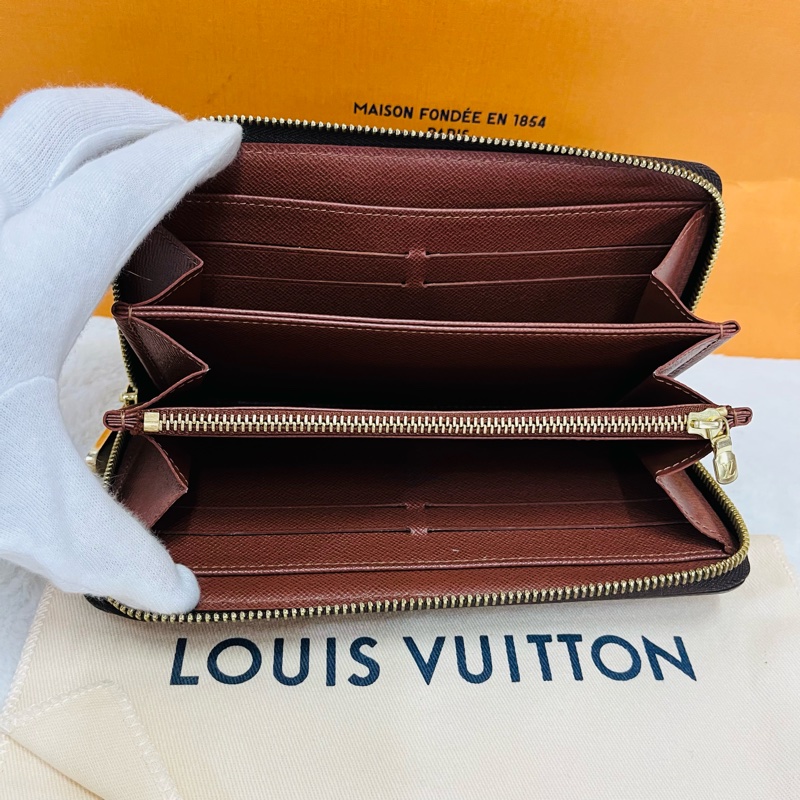 LV 經典花紋拉鍊長夾-13