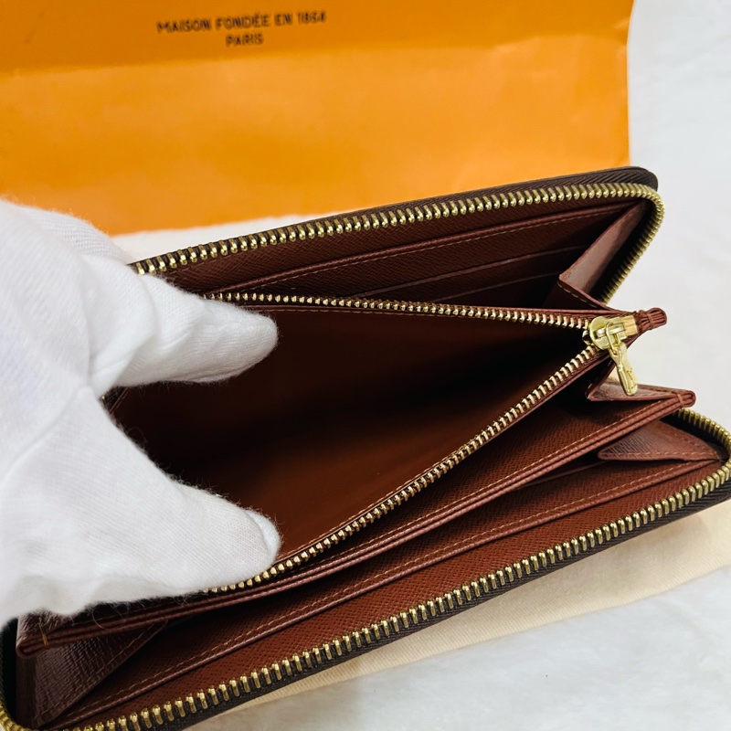 LV 經典花紋拉鍊長夾-14