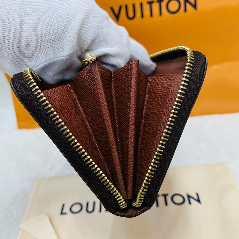 LV 經典花紋拉鍊長夾-17