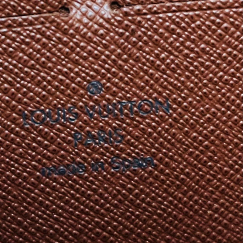 LV 經典花紋拉鍊長夾-19