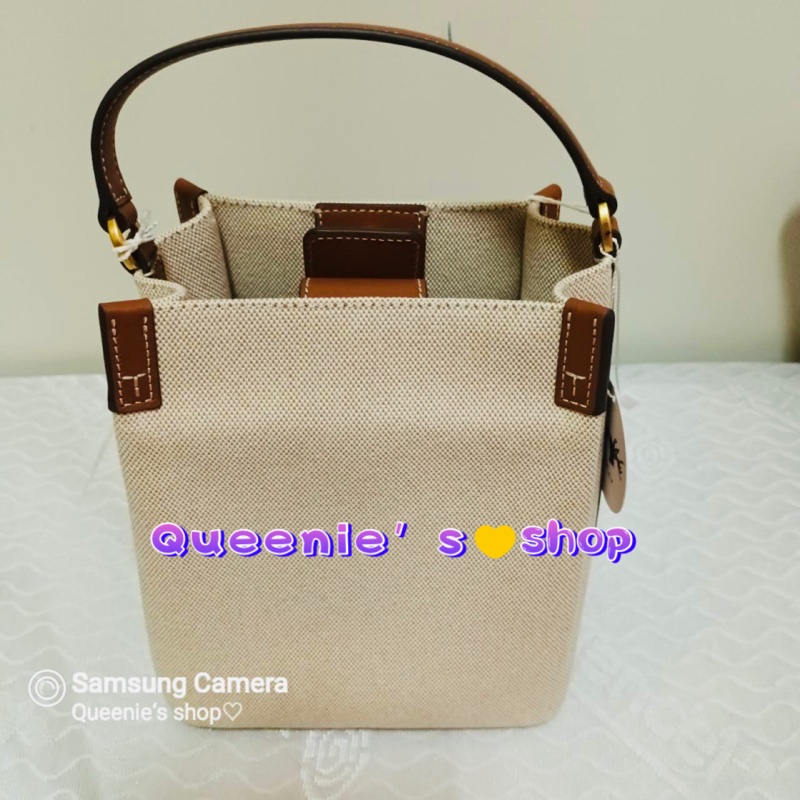 Tory Burch 新款Blake帆布水桶包-1