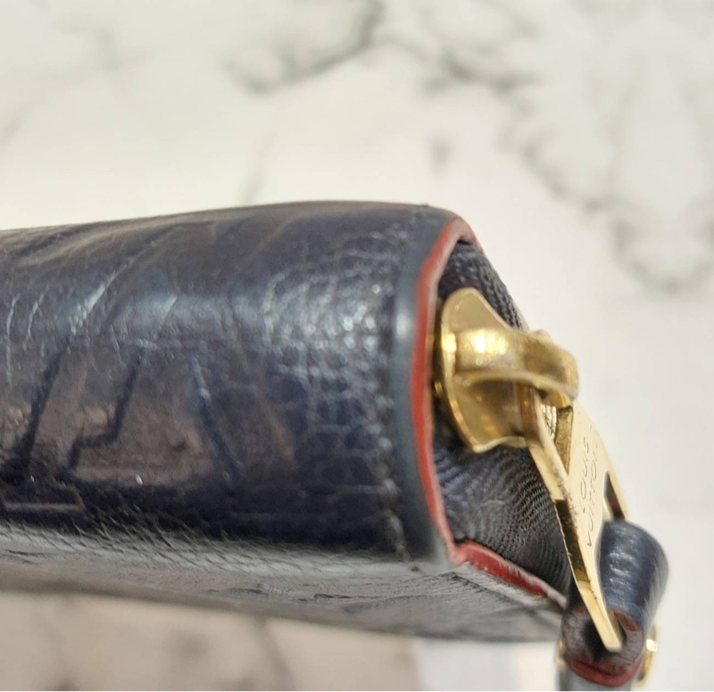 LV 深藍紅邊壓紋ㄇ拉長夾 M62121-3