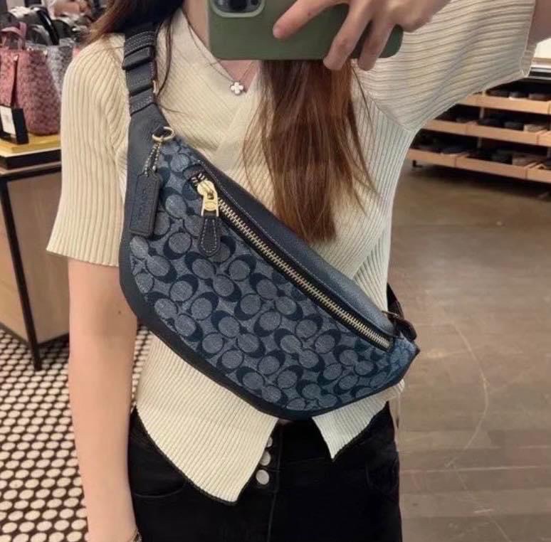 Coach經典大款腰包/胸包 單寧牛仔藍-1