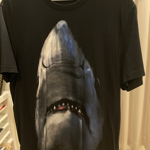 Givenchy 紀梵希 經典 T-Shirt 尺寸M 鯊魚 星星 羅威納狗頭