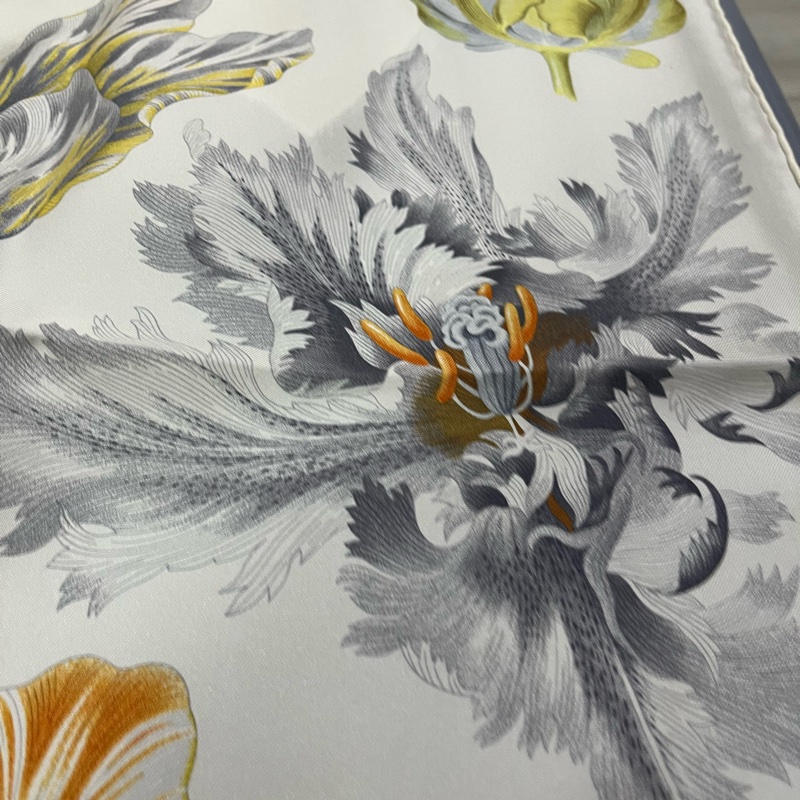 現貨商品 台灣購證 全新商品 Hermes 超級仙女爆款 鬱金香狂熱 白色款  90X90 絲巾-13