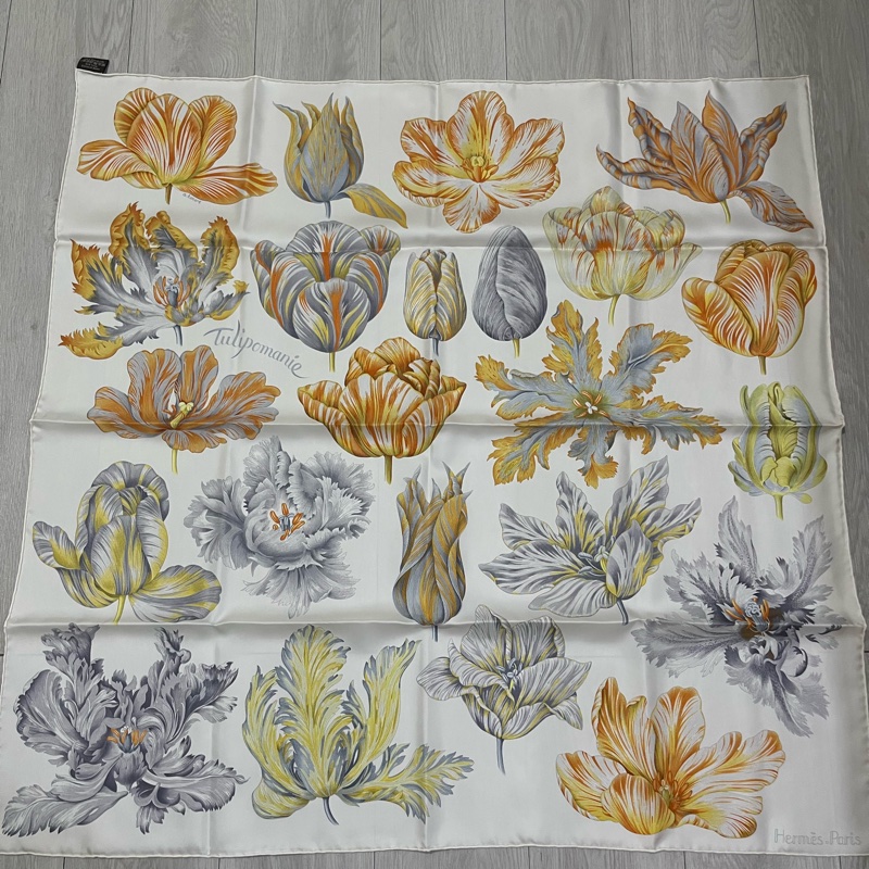 現貨商品 台灣購證 全新商品 Hermes 超級仙女爆款 鬱金香狂熱 白色款  90X90 絲巾-9