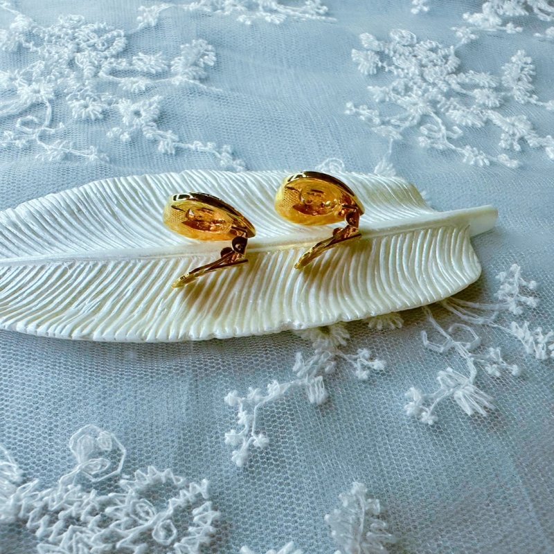 Christian Dior 金色徽章水鑽心型耳夾 Vintage 美品 南瓜馬車系列✨-2
