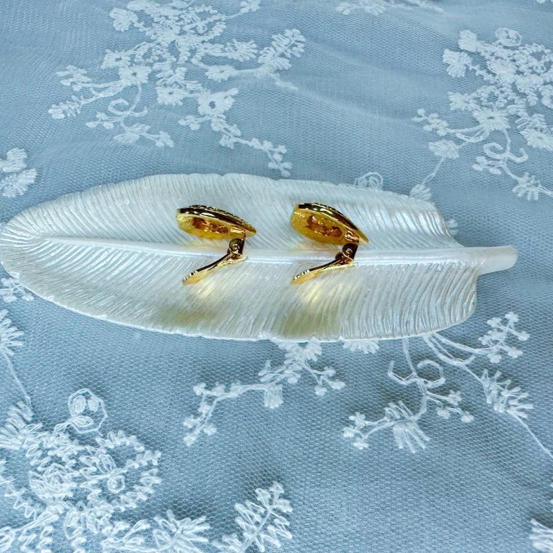 Christian Dior 金色徽章水鑽心型耳夾 Vintage 美品 南瓜馬車系列✨-3