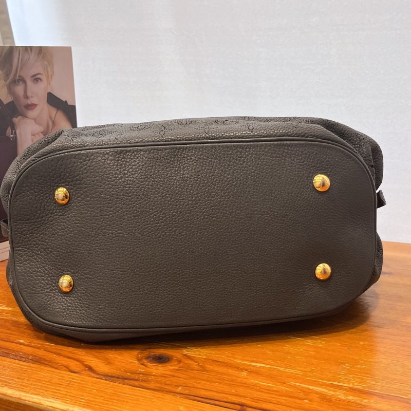 Louis Vuitton LV 灰色全皮MAHINA 林志玲 雷射洞洞包 肩背包/手提包-6