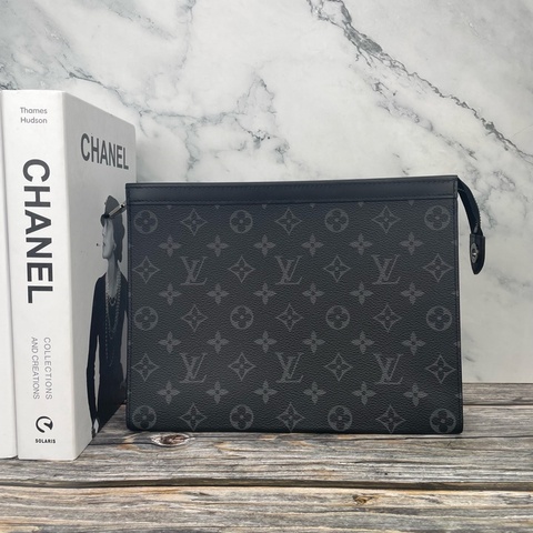Louis Vuitton 路易威登M61692 Pochette Voyage MM系列Monogram Eclipse帆布拉鍊 #手拿包/ #洗漱包 晶片款
