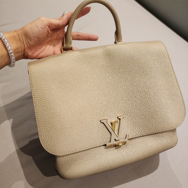 甜價/Lv CAPUCINES系列Taurillon荔枝紋牛皮奶茶色包-4