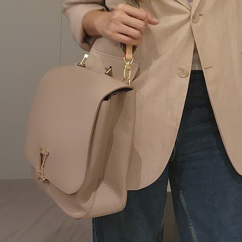 甜價/Lv CAPUCINES系列Taurillon荔枝紋牛皮奶茶色包-6