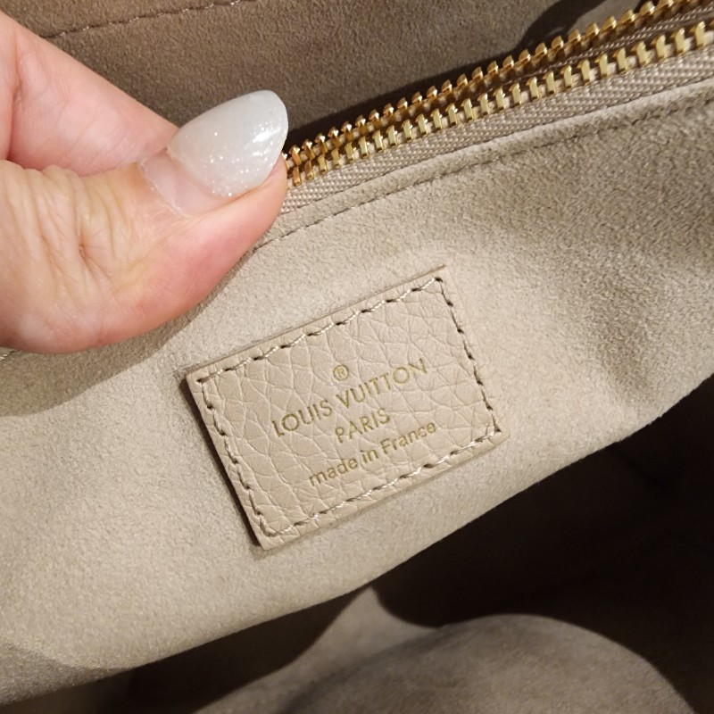 甜價/Lv CAPUCINES系列Taurillon荔枝紋牛皮奶茶色包-19