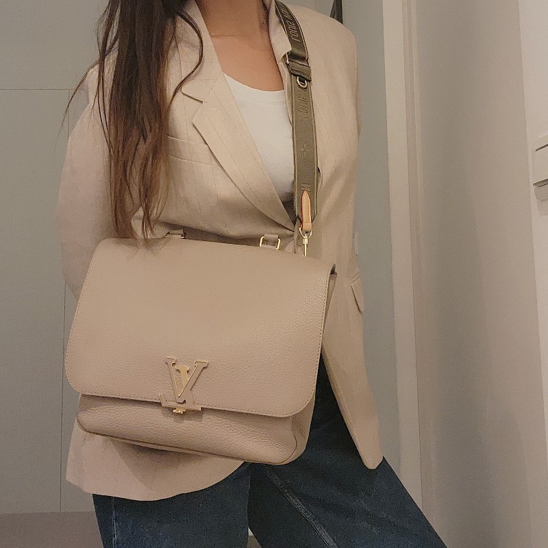 甜價/Lv CAPUCINES系列Taurillon荔枝紋牛皮奶茶色包-21