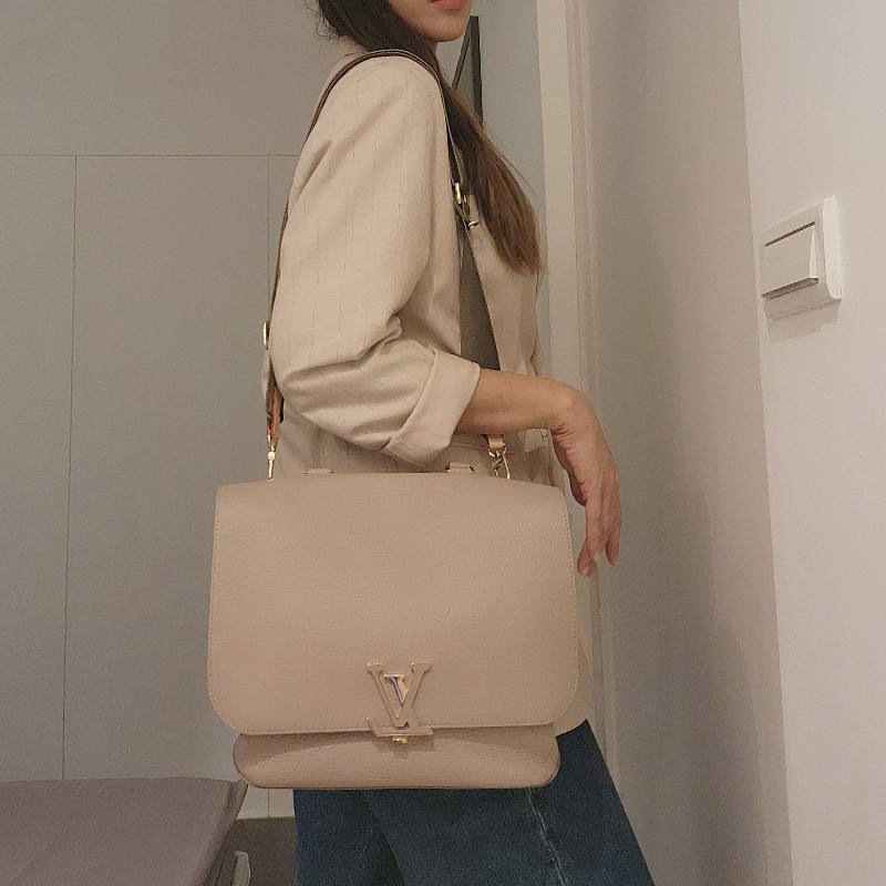 甜價/Lv CAPUCINES系列Taurillon荔枝紋牛皮奶茶色包-25