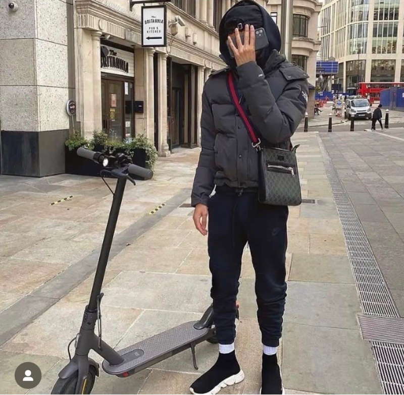 GUCCI 523599 經典GG Supreme藍紅藍織帶拉鍊 #郵差包/ #斜背包 / #肩背包-1