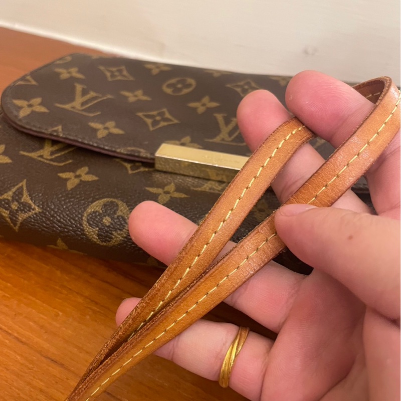 LV 經典花紋 FAVORITE MM-9