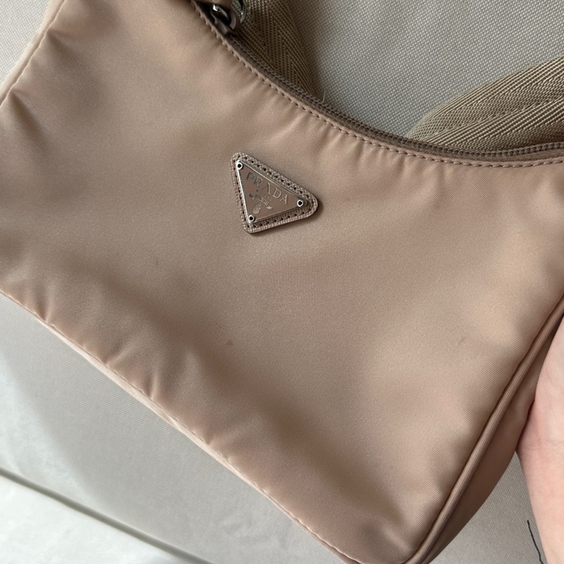 Prada 奶茶色hobo腋下包 2000-7