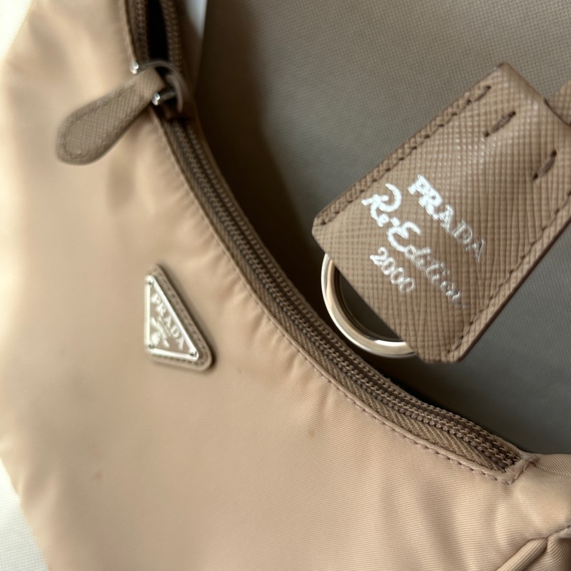 Prada 奶茶色hobo腋下包 2000-8