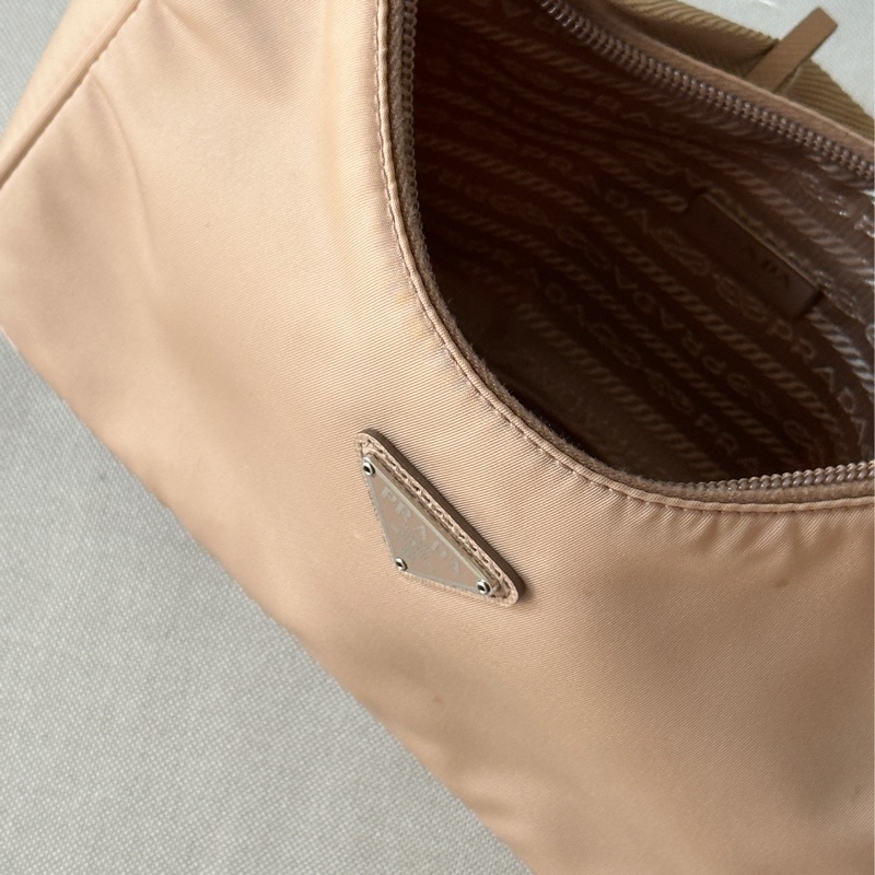 Prada 奶茶色hobo腋下包 2000-11