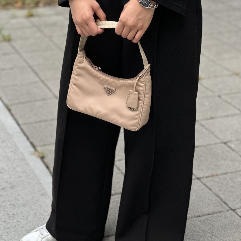 Prada 奶茶色hobo腋下包 2000-1