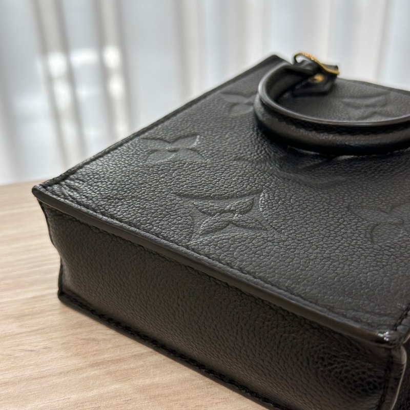 LV 壓紋琴譜包 M80478 黑-4