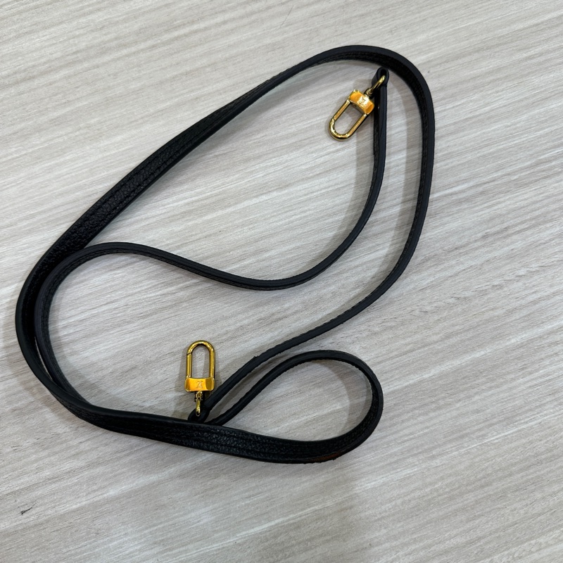 LV 壓紋琴譜包 M80478 黑-7