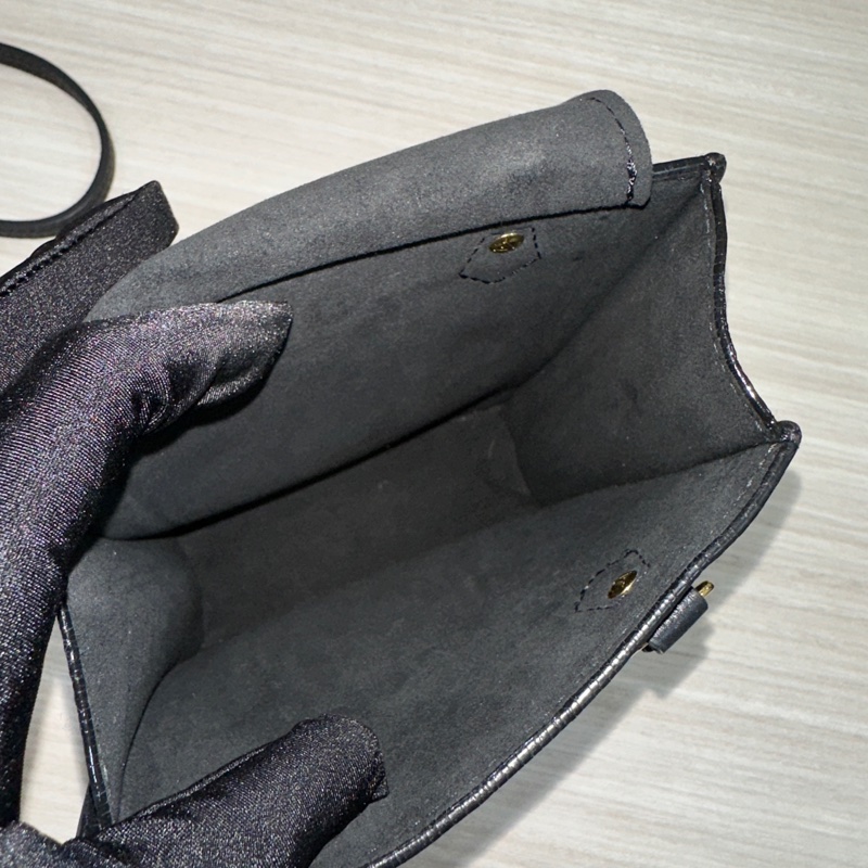 LV 壓紋琴譜包 M80478 黑-9