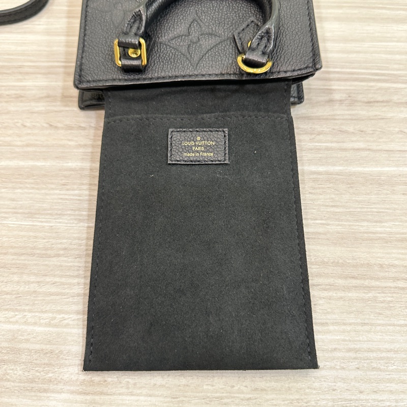 LV 壓紋琴譜包 M80478 黑-11