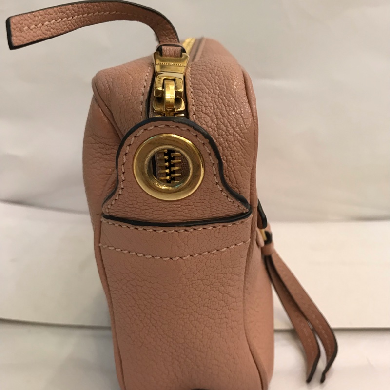 Miu Miu粉色牛皮相機包-9