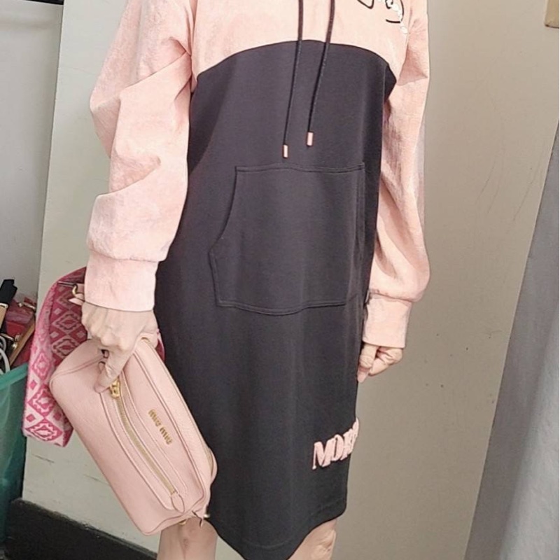 Miu Miu粉色牛皮相機包-7